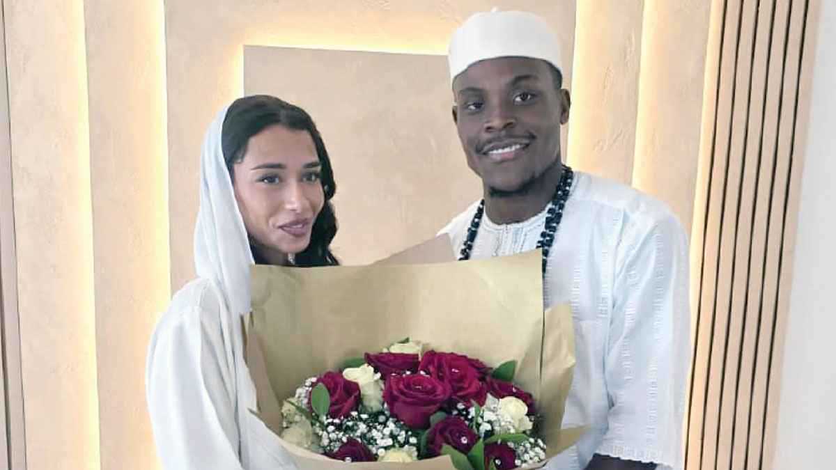 زفاف بالحجاب.. نجم الدوري الإيطالي يتزوج عارضة أزياء مغربية (صور)