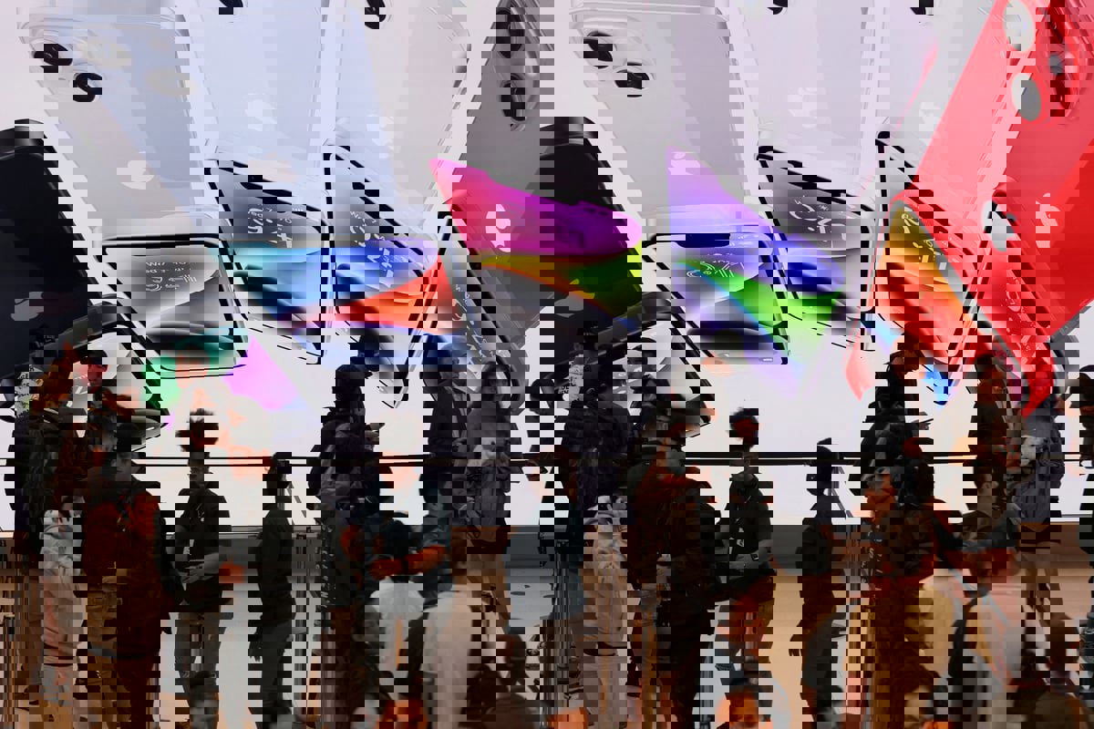 بين غوغل Gemini وChatGPT.. ماذا اختارت أبل؟