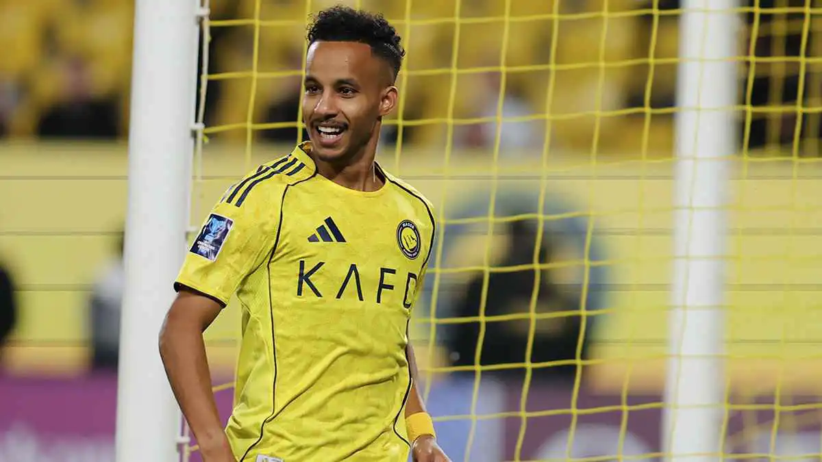 أول تعليق من عبدالرحمن غريب حول تجديد عقده مع النصر (فيديو)