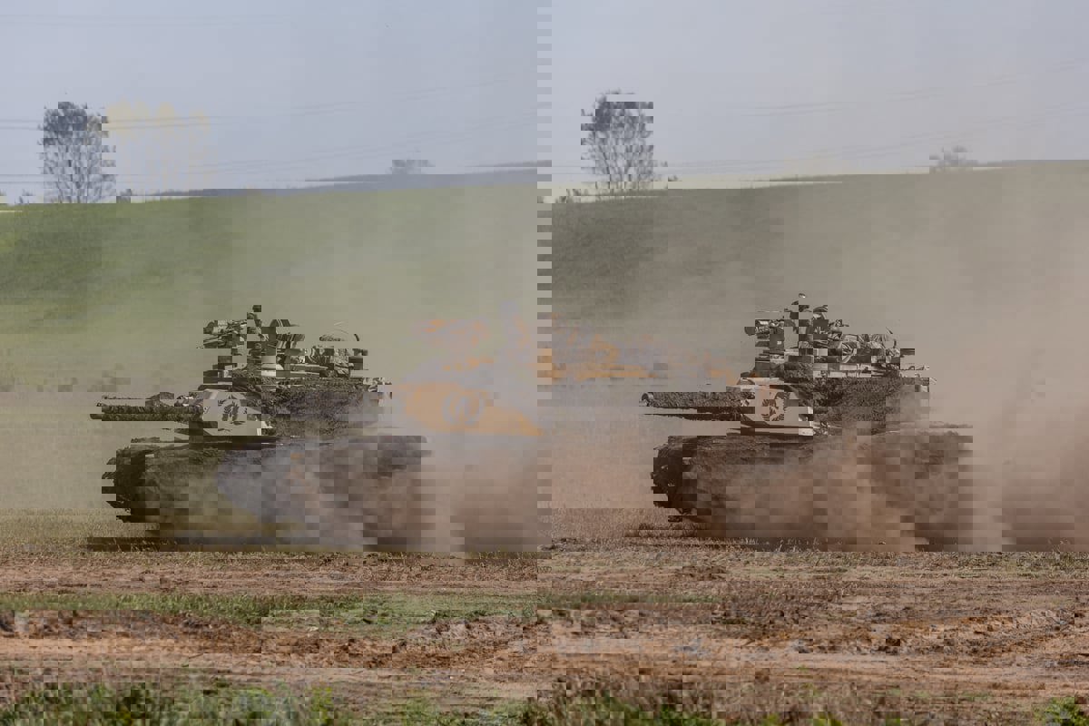 الدبابات الأمريكية تقع فريسة للصواريخ الروسية (فيديو)