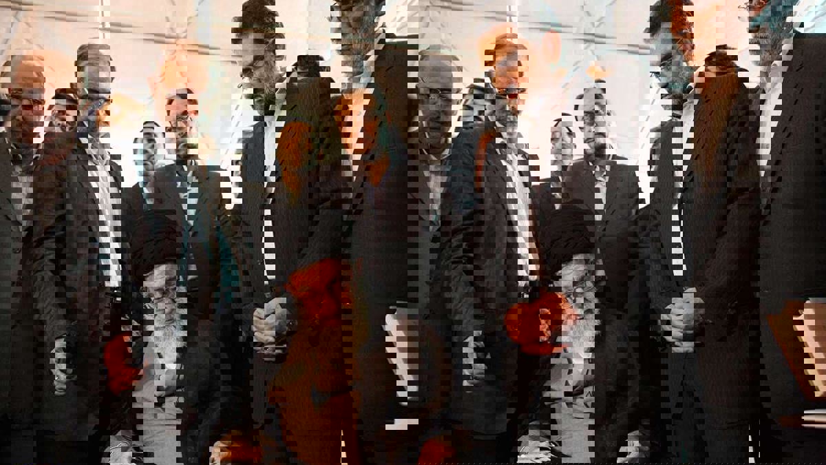 فيروس كورونا يصل مكتب خامنئي