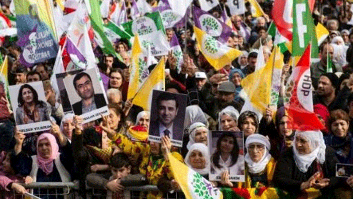 الآلاف يتظاهرون في إسطنبول دعمًا لسجناء مضربين عن الطعام