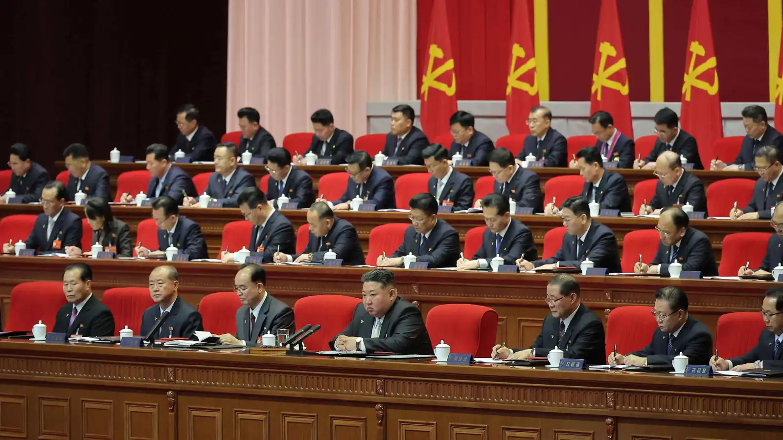 كيم جونغ أون يؤكد تجاوز كوريا الشمالية "أسوأ الصعوبات"