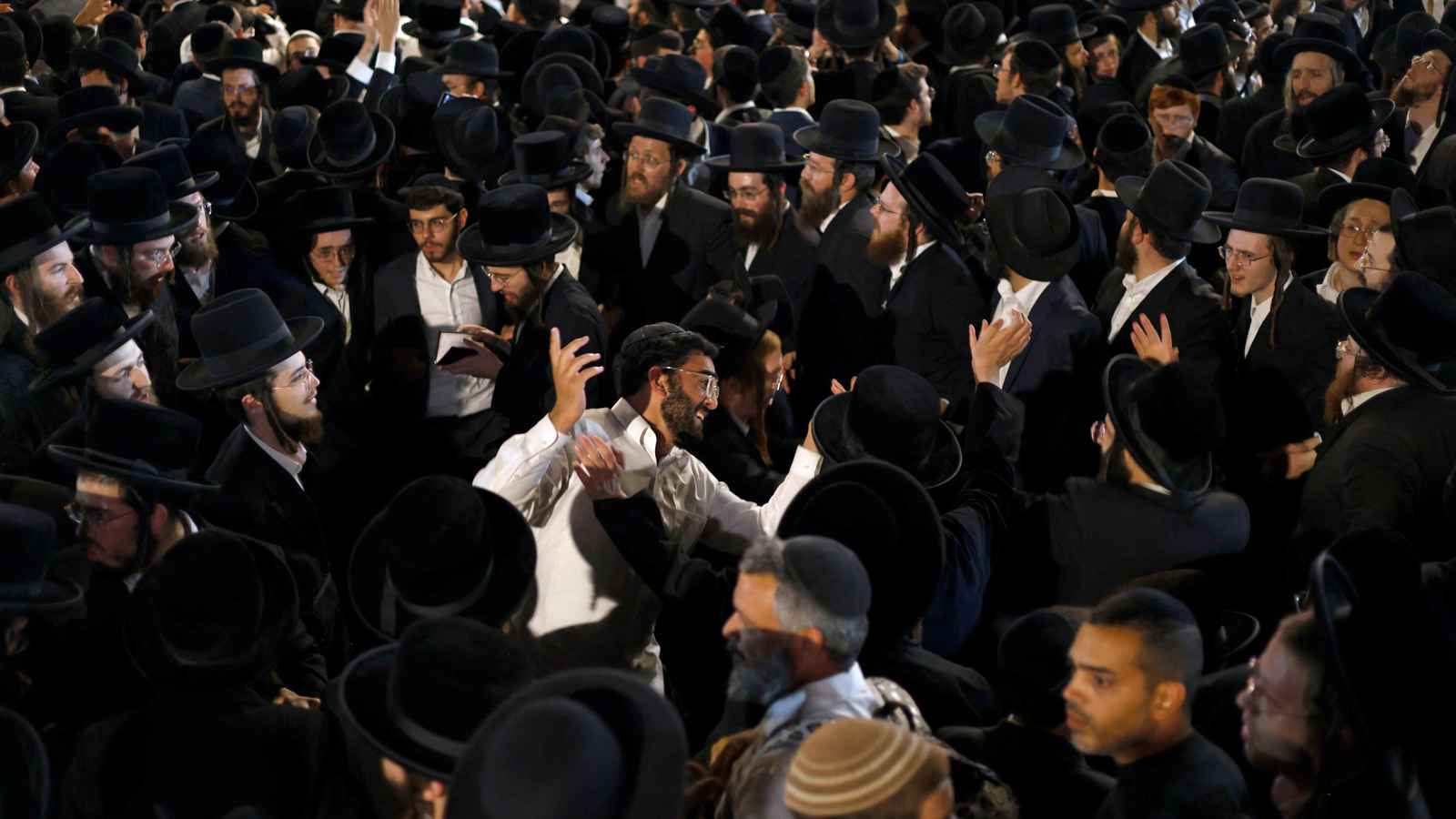 "حقل ألغام سياسي".. هل تعصف أزمة الحريديم بالحكومة الإسرائيلية والكنيست؟