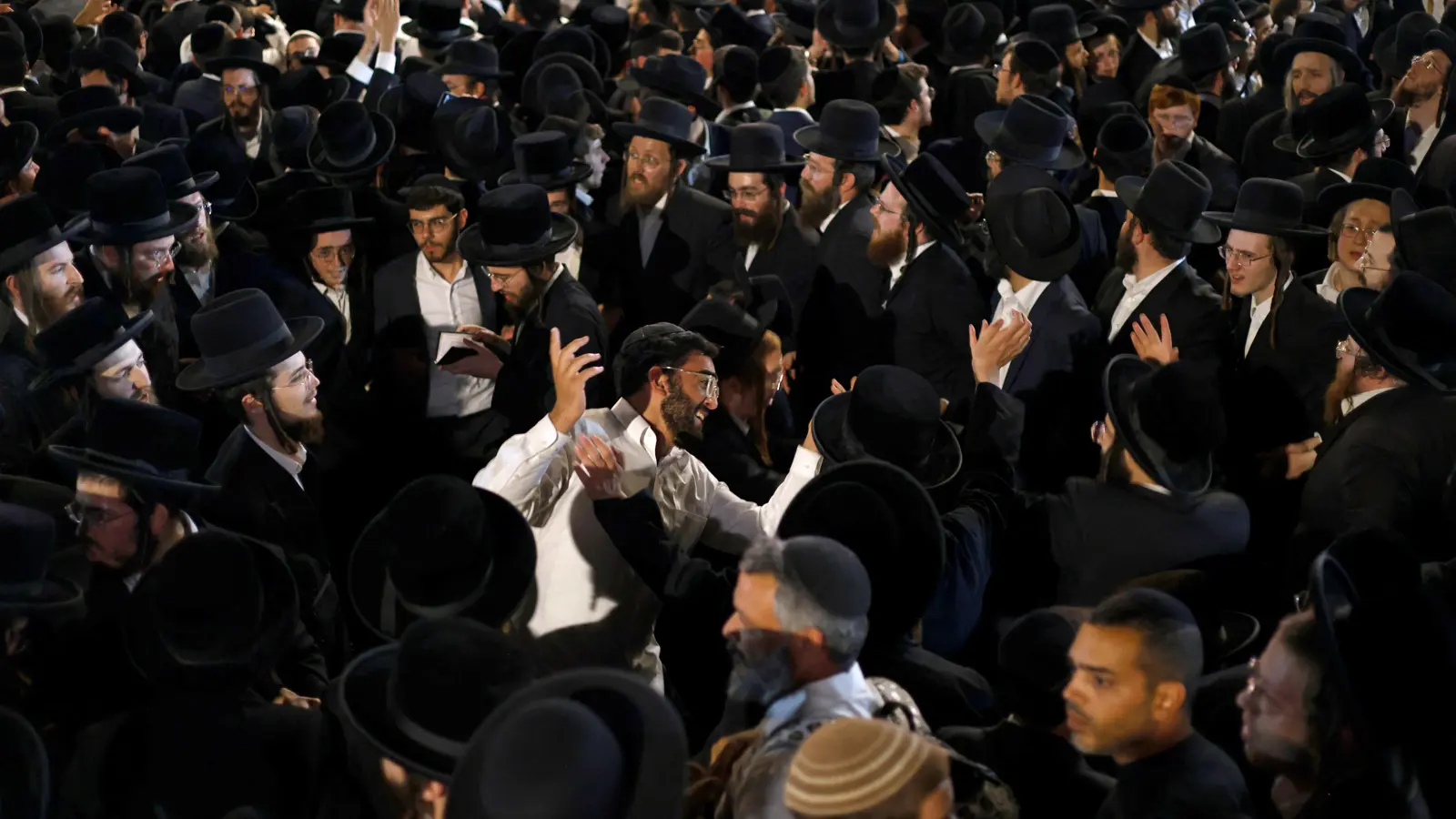 "حقل ألغام سياسي".. هل تعصف أزمة الحريديم بالحكومة الإسرائيلية والكنيست؟