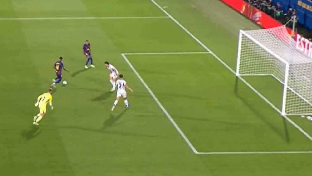 جمهور برشلونة في حالة ذهول.. راشفورد يهدر فرصة الموسم أمام كومو (فيديو)