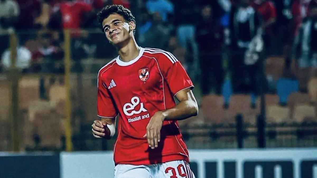 حمزة عبدالكريم يدخل في صدام مع الأهلي بسبب عرض برشلونة