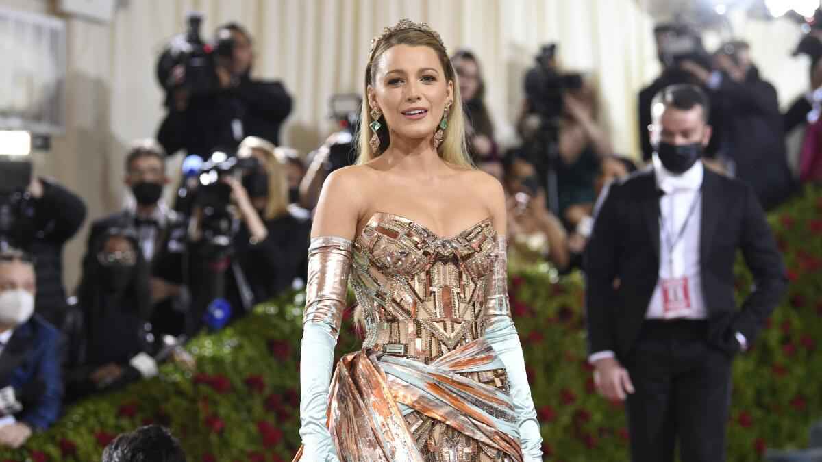 "تطالب بتعويضات".. بليك ليفلي ترفع دعوى جديدة ضد بالدوني