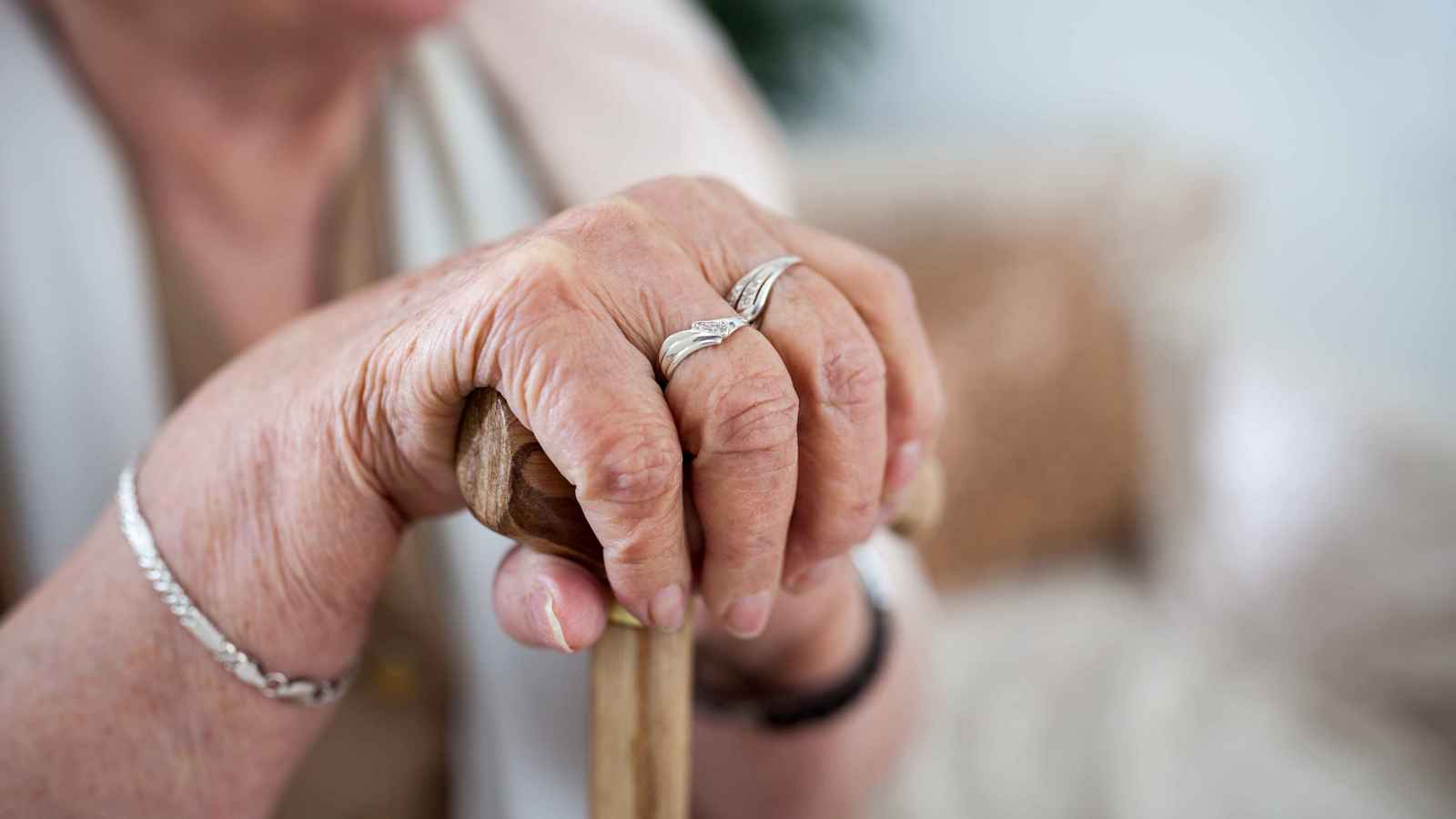 حفيدتها بعمر 69 عامًا.. وفاة أكبر معمرة في أمريكا (صور)