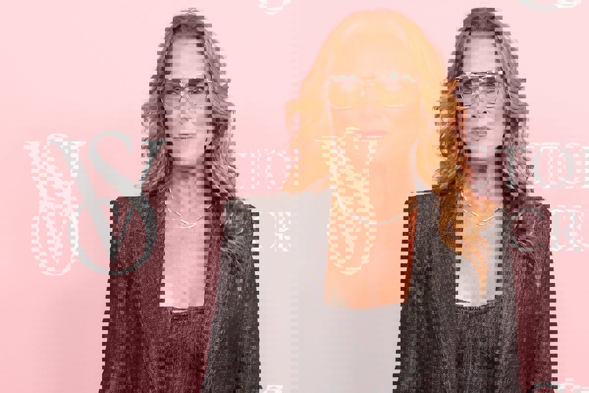 بروك شيلدز تتحدث عن تقبل "علامات التقدم بالسن" في الـ59