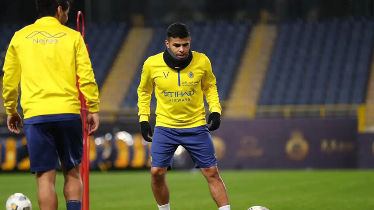 لاعبو النصر يودعون يحيى الشهري بممر شرفي