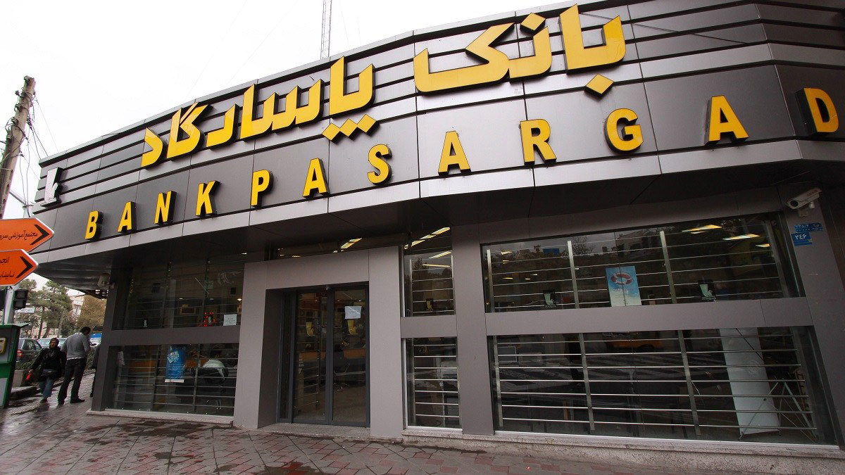 مرجع إيراني بارز: البنوك الإيرانية تتعامل بالربا ولم تتحسن معاملاتها منذ الثورة