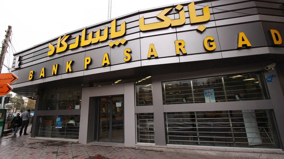 مرجع إيراني بارز: البنوك الإيرانية تتعامل بالربا ولم تتحسن معاملاتها منذ الثورة