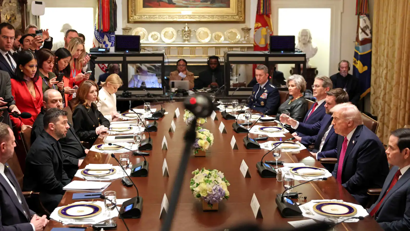 رفض الحديث عن "توماهوك".. ماذا فعل زيلينسكي بعد لقاء ترامب؟