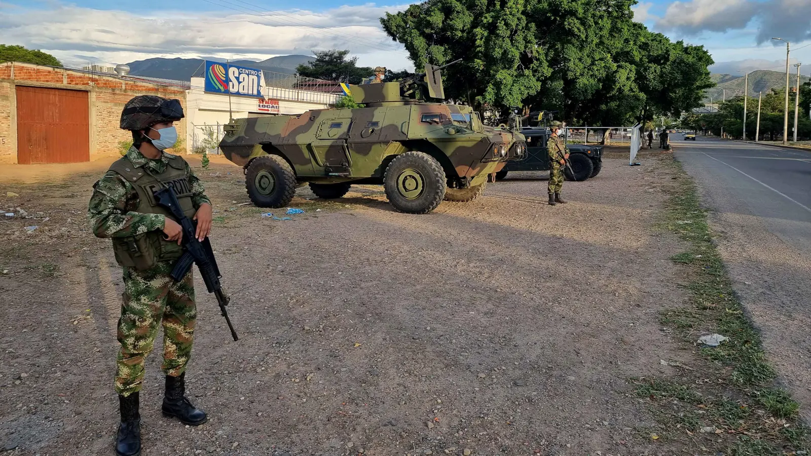 كولومبيا.. 12 قتيلا في معارك بين مسلحين حول حقول "الكوكا"