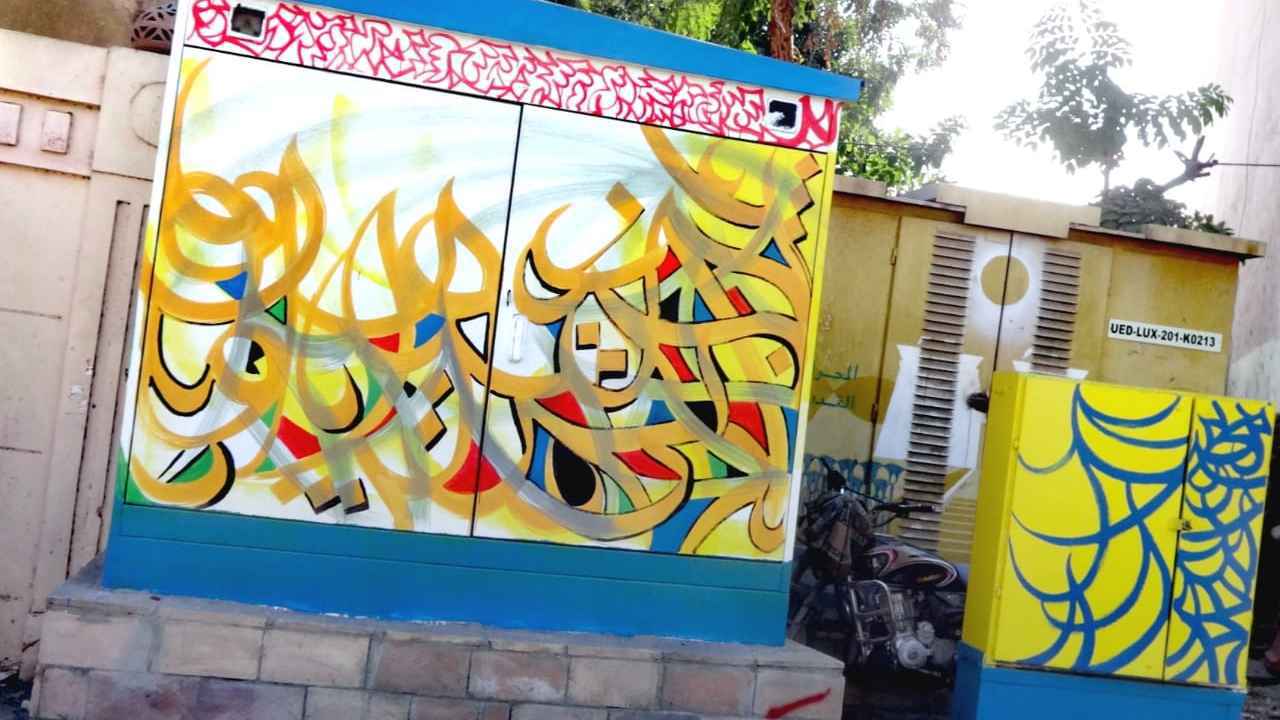 مزج بين التقليد والحداثة.. أكشاك الأقصر المصرية تتزين بأعمال فنية (صور)