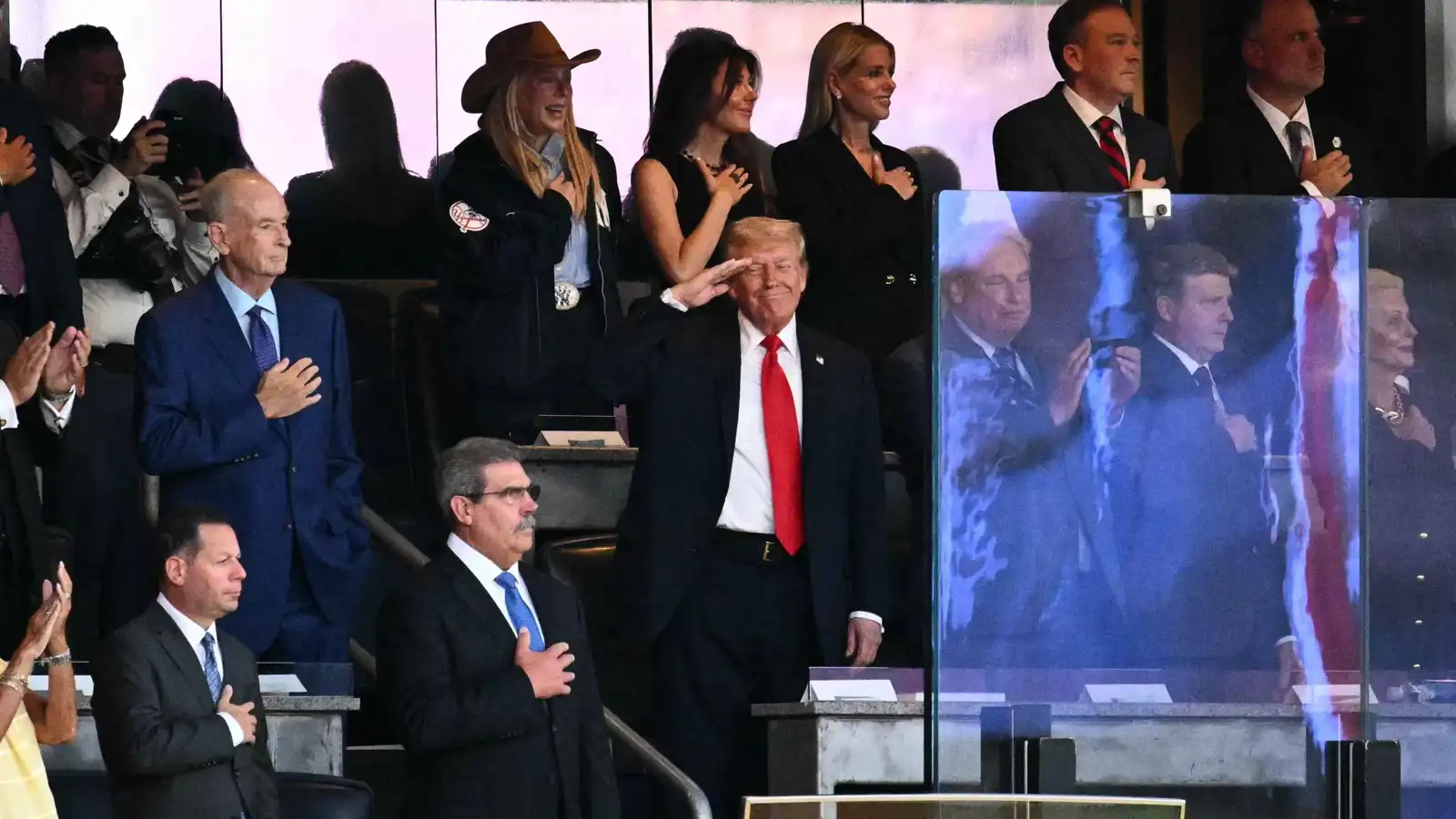 إجراءات مشددة وبيت زجاجي.. تصاعد مخاوف ترامب الأمنية بعد مقتل كيرك (فيديو)