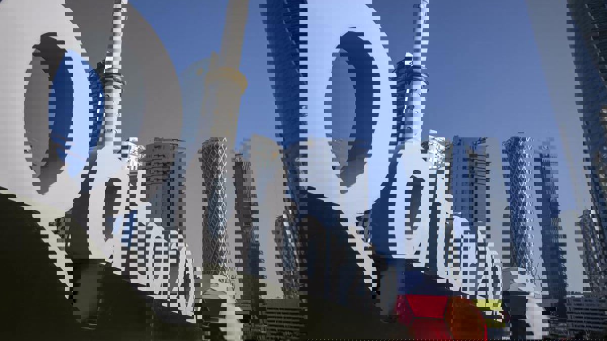 لحماية حامليها.. مسؤول قطري: سنصادر أعلام "قوس قزح" في المونديال