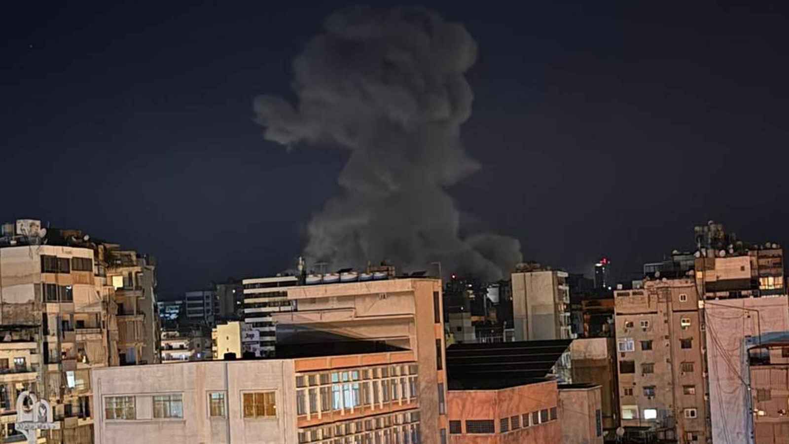 بصواريخ خارقة للتحصينات.. أنباء عن استهداف قيادي بارز في "حزب الله" (فيديو)