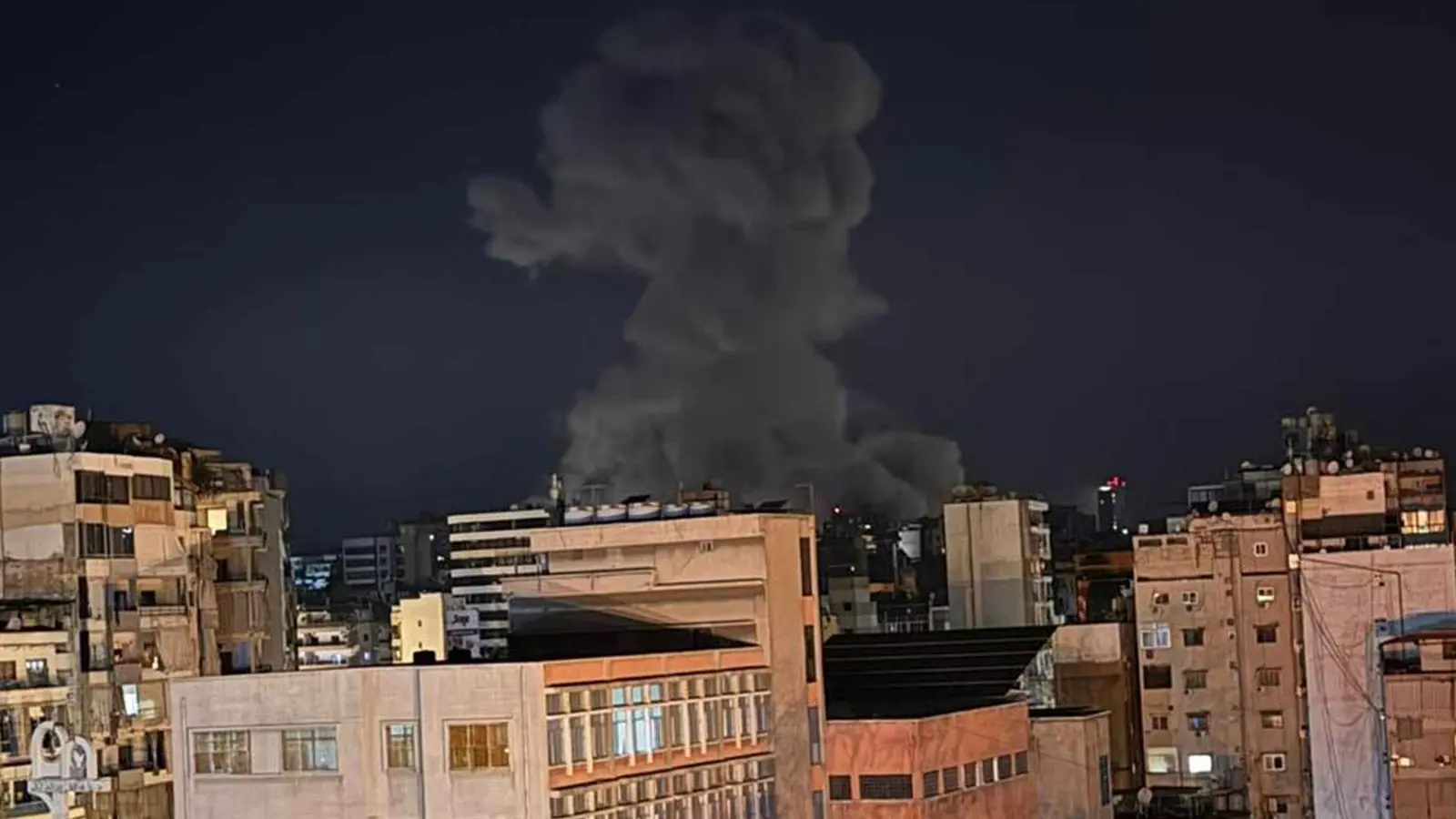 بصواريخ خارقة للتحصينات.. أنباء عن استهداف قيادي بارز في "حزب الله" (فيديو)