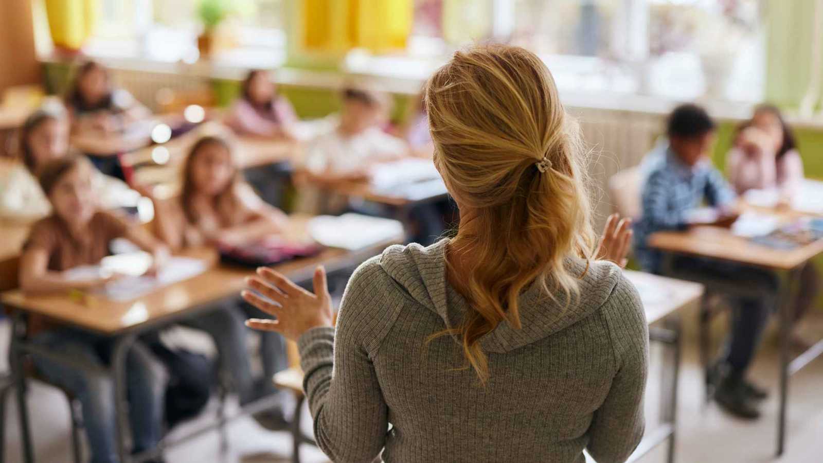 إجازة مرضية مدفوعة لـ16 عامًا.. معلمة ألمانية تثير الجدل