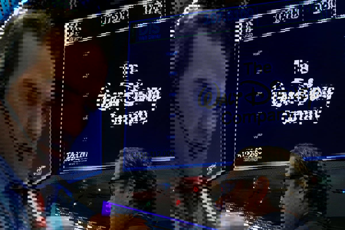 أرباح ديزني تفوق التوقعات وتعزز توزيعات الأرباح 50%‎