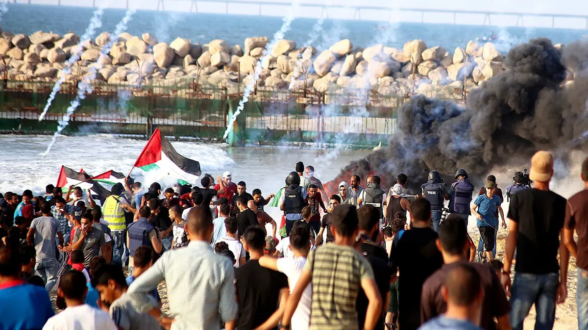 إصابة 20 فلسطينيًا برصاص الجيش الإسرائيلي على حدود غزة