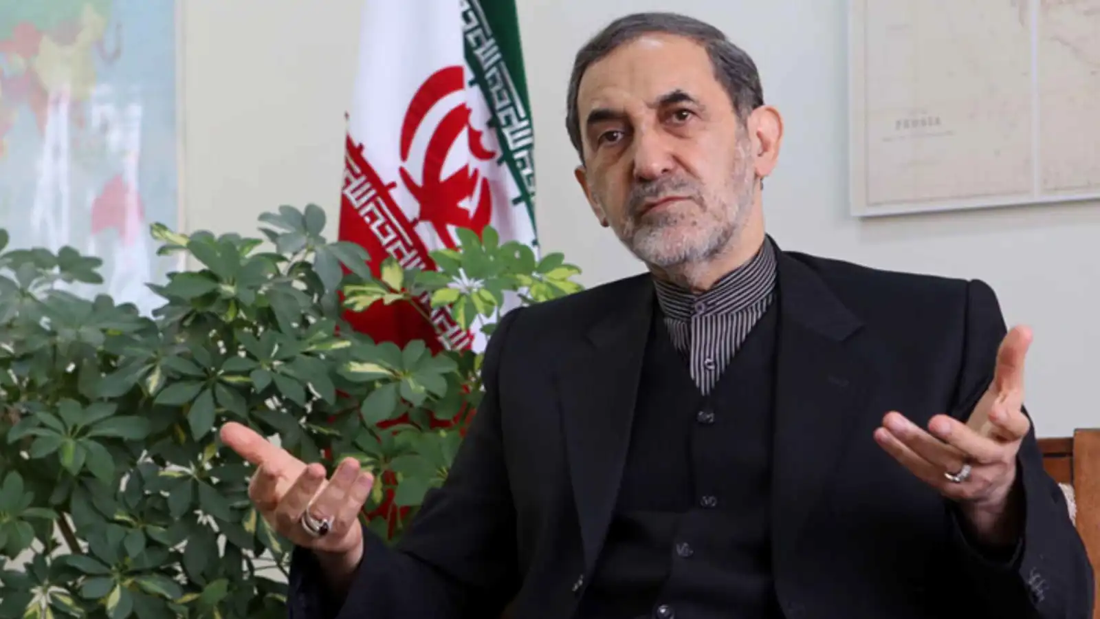 مستشار خامنئي: إيران في ذروة الاستنفار و"محور المقاومة" خط أحمر