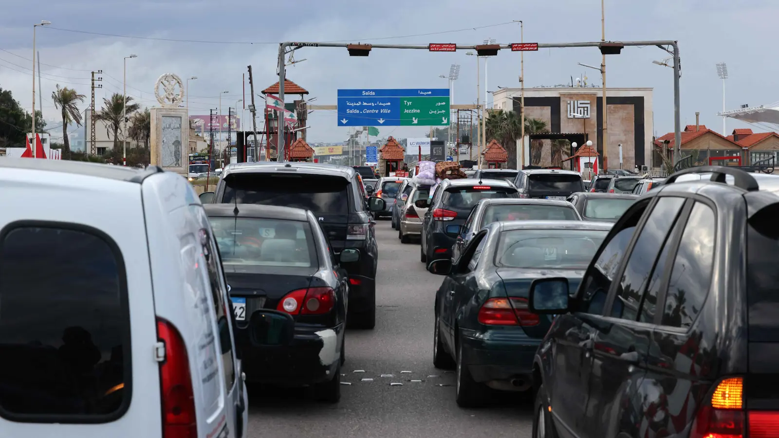 الازدحامات المرورية تغلق شوارع جنوب لبنان مع عودة النازحين لمنازلهم