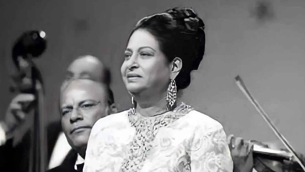 الإعلان عن البوستر الرسمي لمسرحية "أم كلثوم.. دايبين في صوت الست"