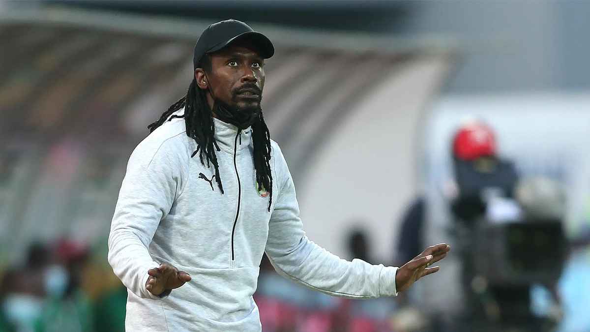 الفيفا يختار مدرب منتخب ليبيا ضمن اللجنة الفنية لكأس العالم للأندية