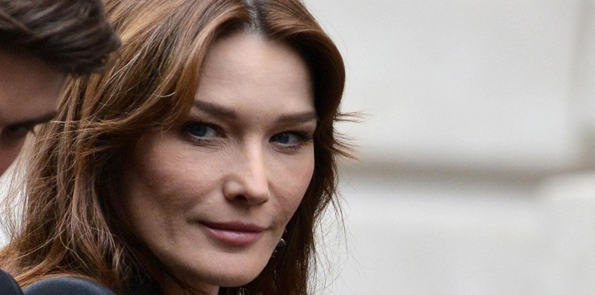 زوجة ساركوزي تتعرض للسرقة