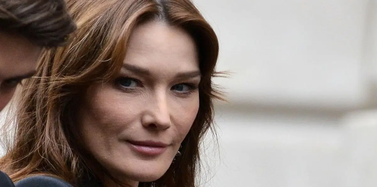 زوجة ساركوزي تتعرض للسرقة