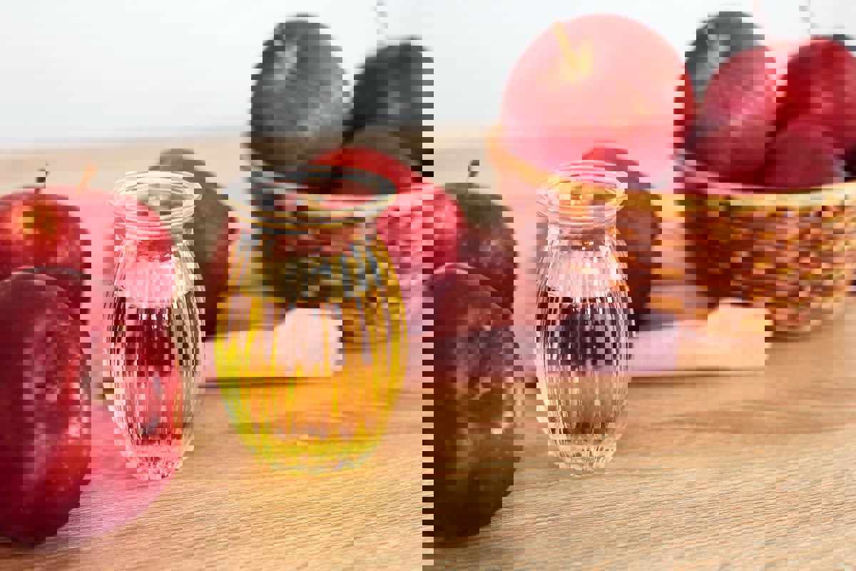 من مكافحة السرطان إلى فقدان الوزن... حقيقة فوائد خل التفاح