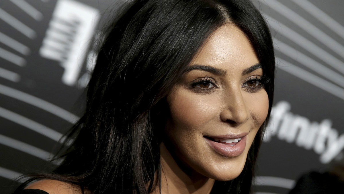 كيم كارداشيان تستقبل طفلها الرابع من أم بديلة