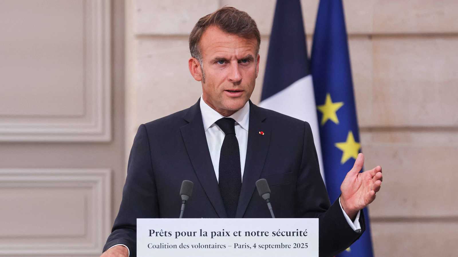 بعد سقوط حكومة بايرو.. ماكرون يواجه "سيناريوهات معقدة"