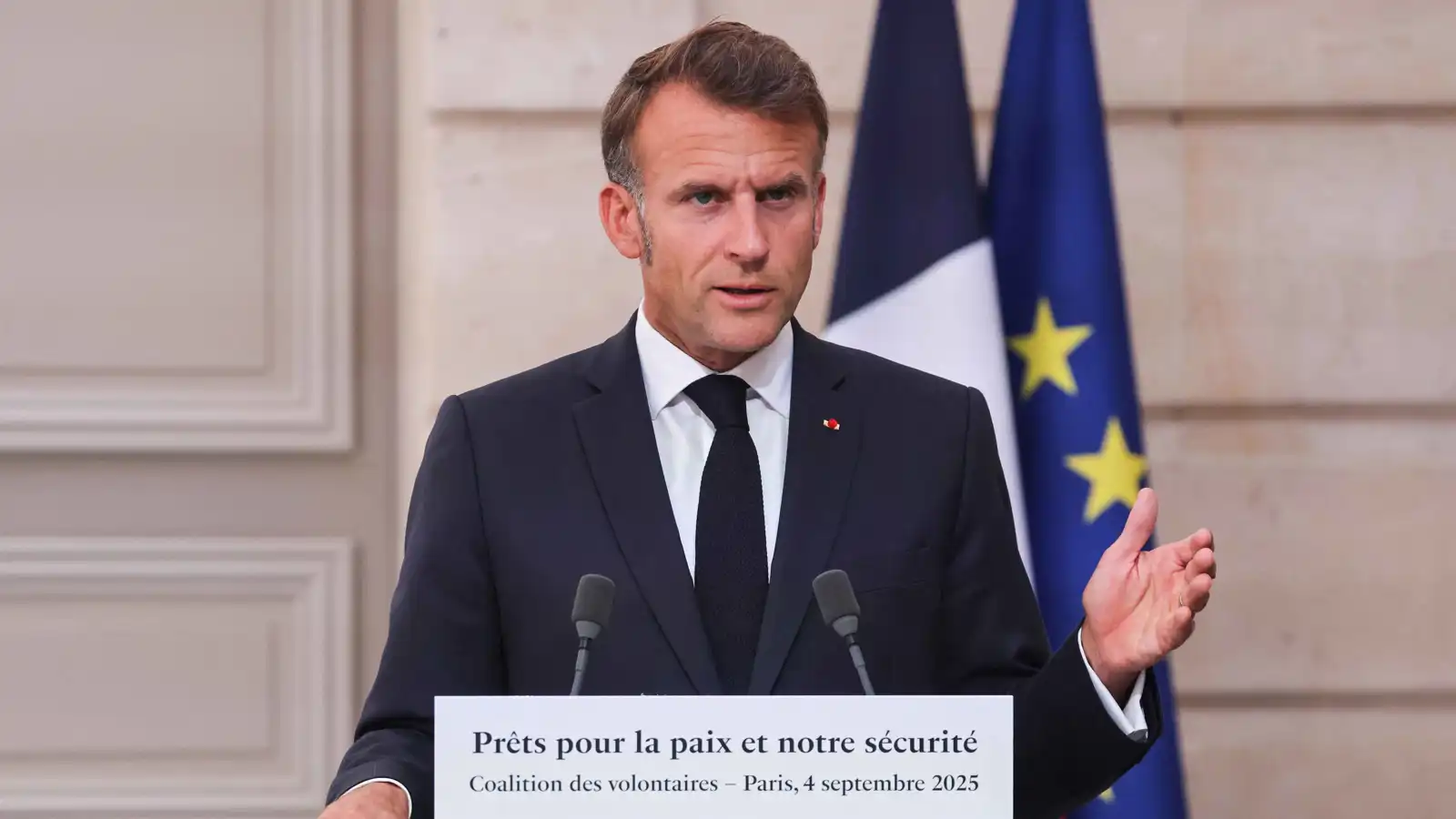 بعد سقوط حكومة بايرو.. ماكرون يواجه "سيناريوهات معقدة"