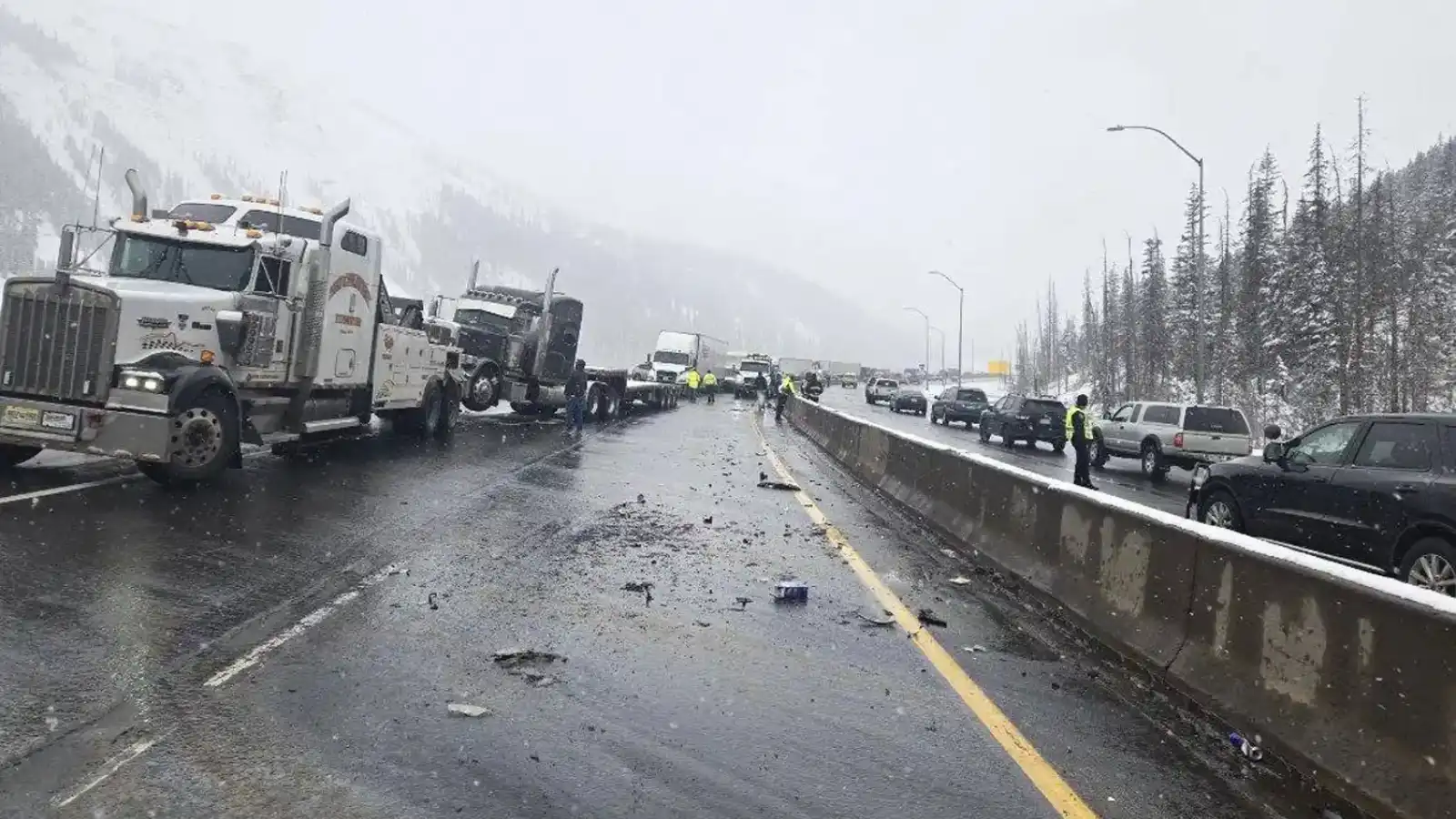 كارثة مروعة إثر تصادم 70 مركبة في كولورادو الأمريكية (فيديو)