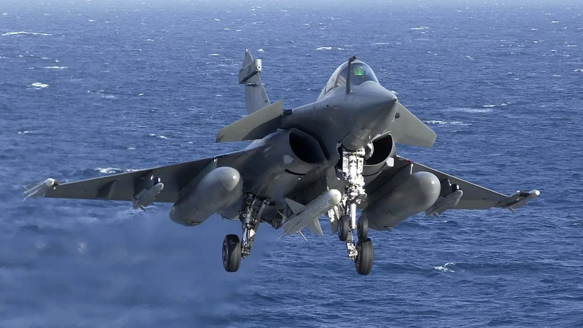 الإمارات توقع مع فرنسا اتفاقية لشراء 80 طائرة رافال