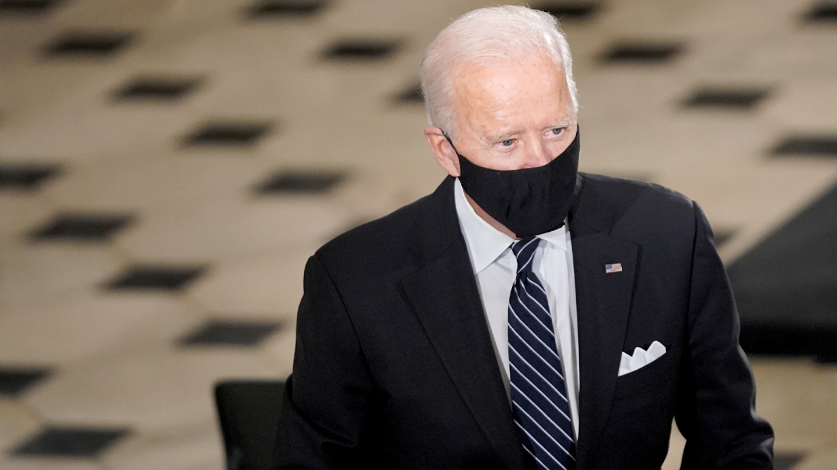 بايدن يشبه ترامب بوزير الدعاية النازي غوبلز