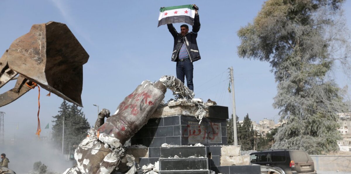 مقاتلون موالون لأنقرة ينهبون بعض المحال التجارية والمنازل في عفرين‎ السورية