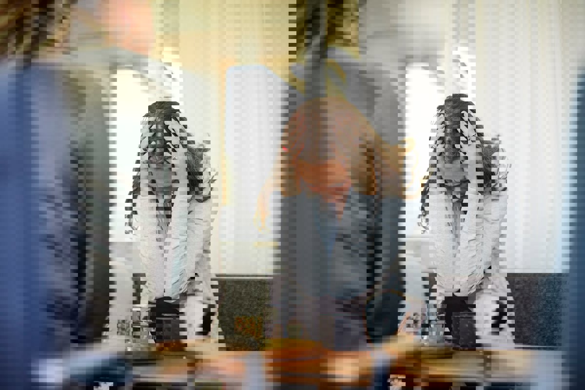 دراسة: حركة رأس المرأة تشير لحالتها النفسية 