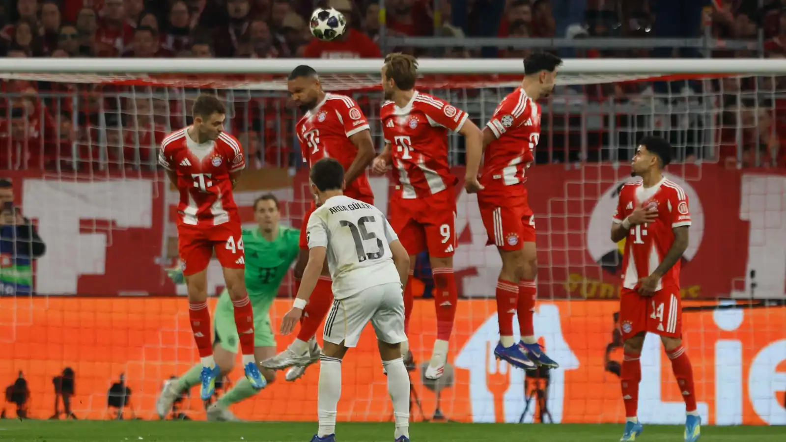 على طريقة رونالدو.. أردا غولر يسقط نوير بهدف صاروخي (فيديو)