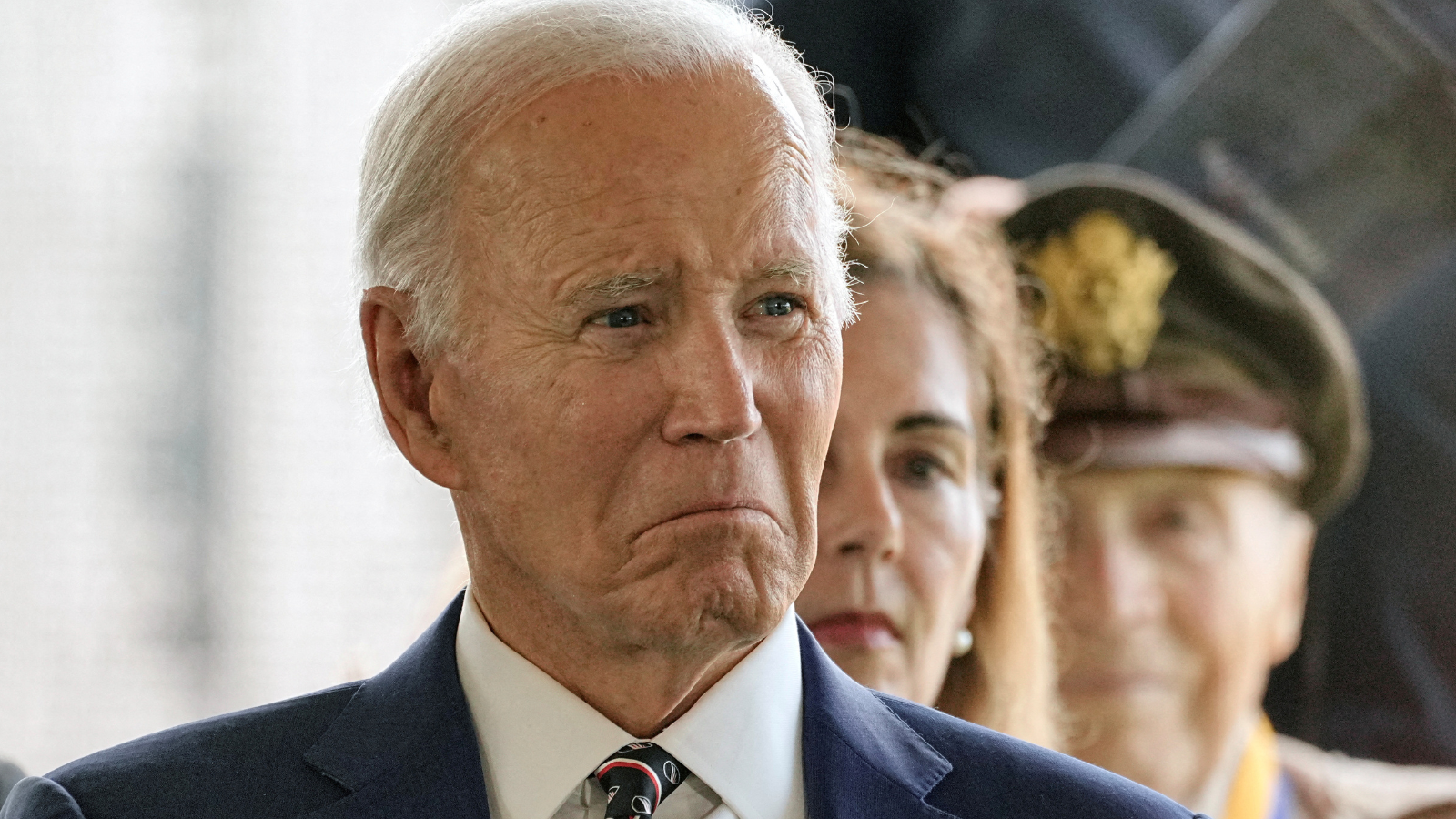 "عاجز عن الخروج من خزانة ملابسه".. سيناتور أمريكي يتحدث عن ضياع بايدن