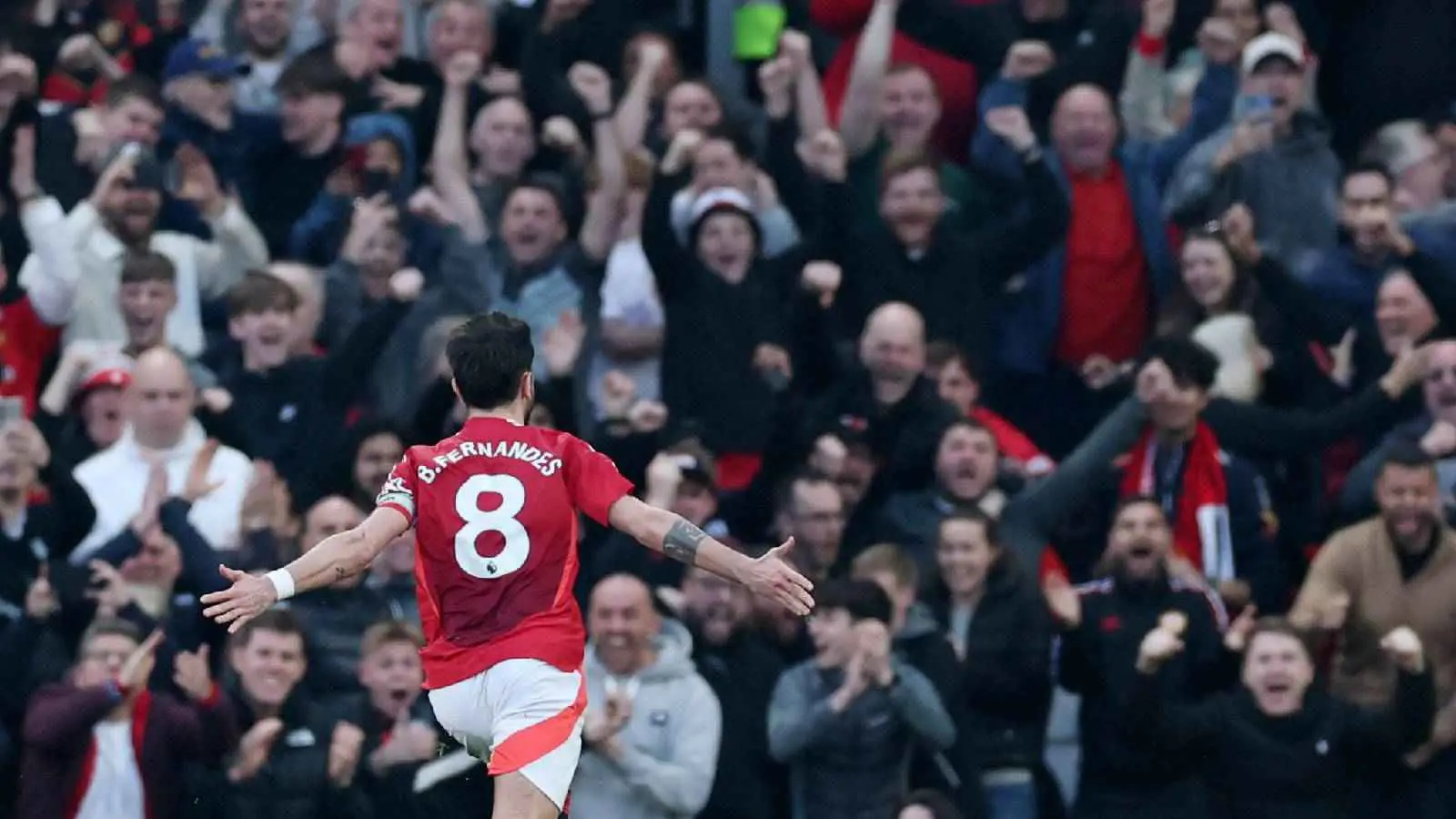 كيف ساعد الحكم برونو فيرنانديز للتسجيل في شباك آرسنال؟ (صور)