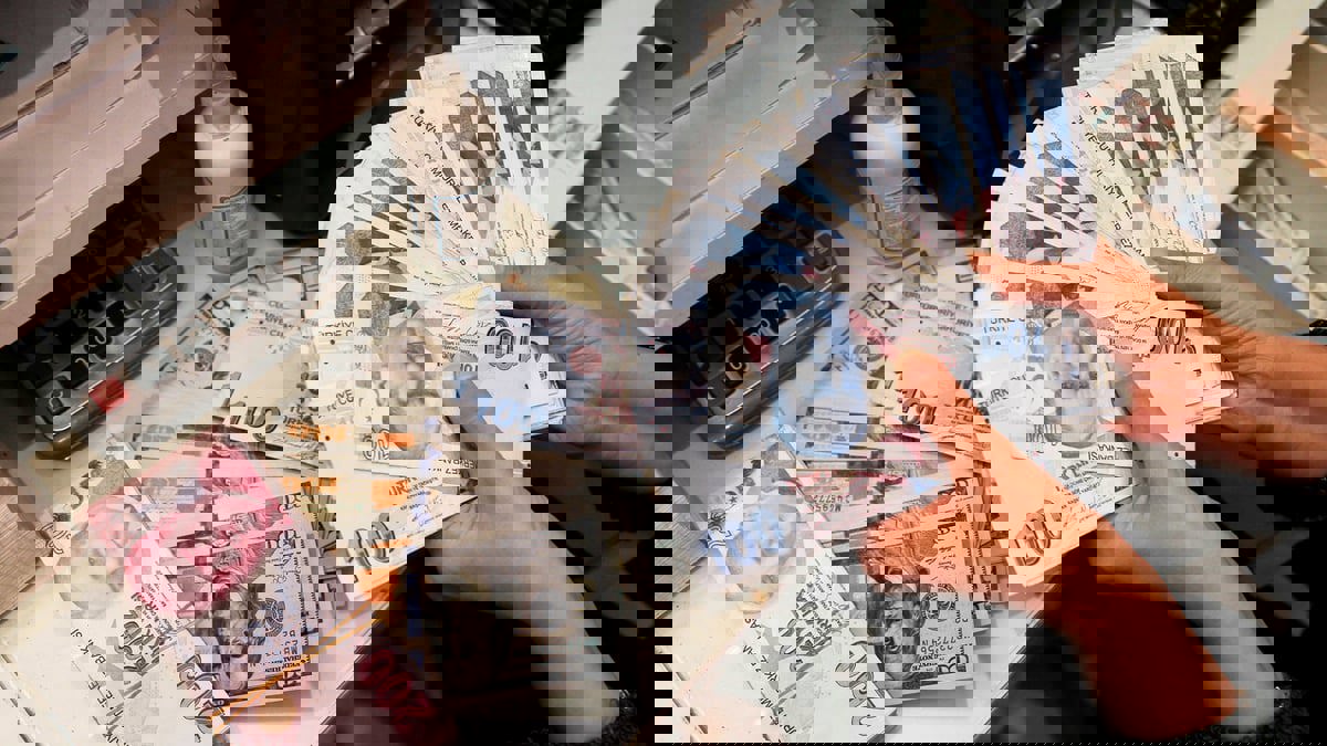 بعد فوز أردوغان.. الليرة التركية تنخفض إلى 20.05 مقابل الدولار 