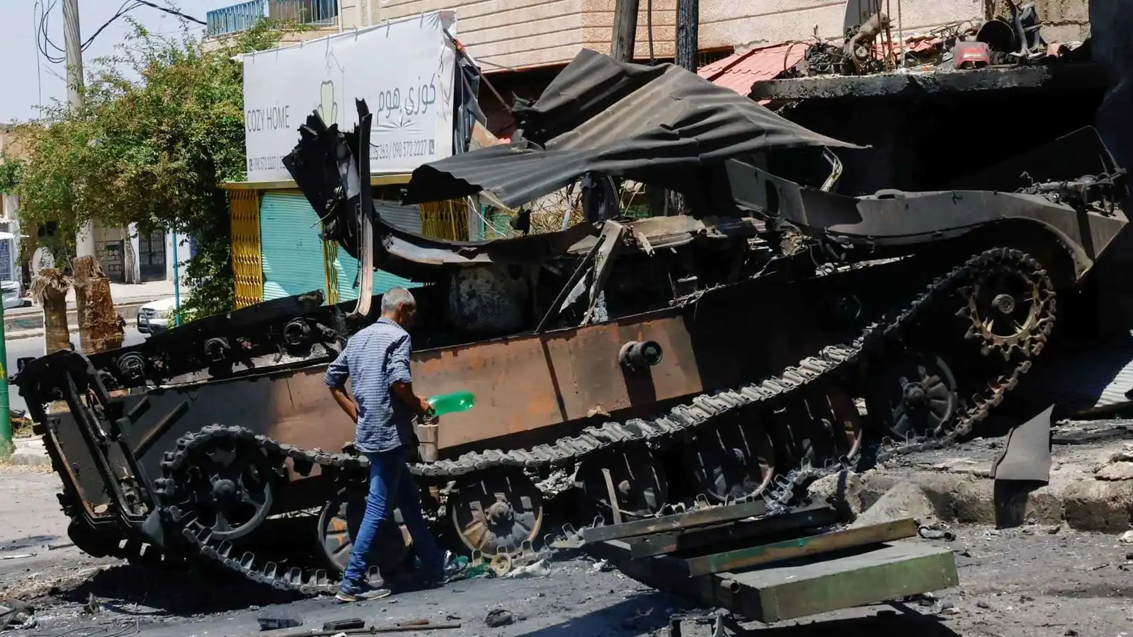 الغارديان: انفلات السلاح ووضع الأقليات يهددان بـ "انفجار كبير" في سوريا