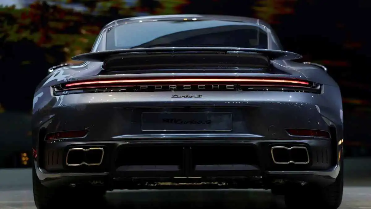 أزمة "الكاميرا الخلفية" تلاحق بورش وأودي.. تحديث لنصف مليون مركبة