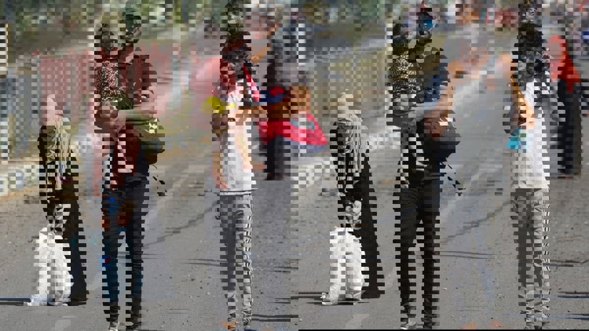 شارع صلاح الدين.. "طريق موت" لا بديل عنه للنازحين في غزة