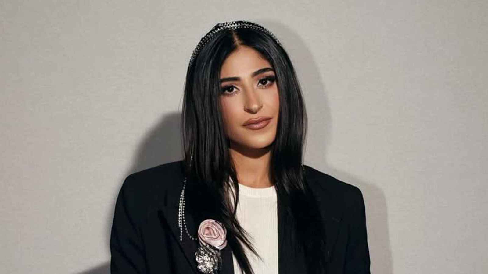 فُجعت في وفاة والدها.. النجوم يدعمون شجون الهاجري